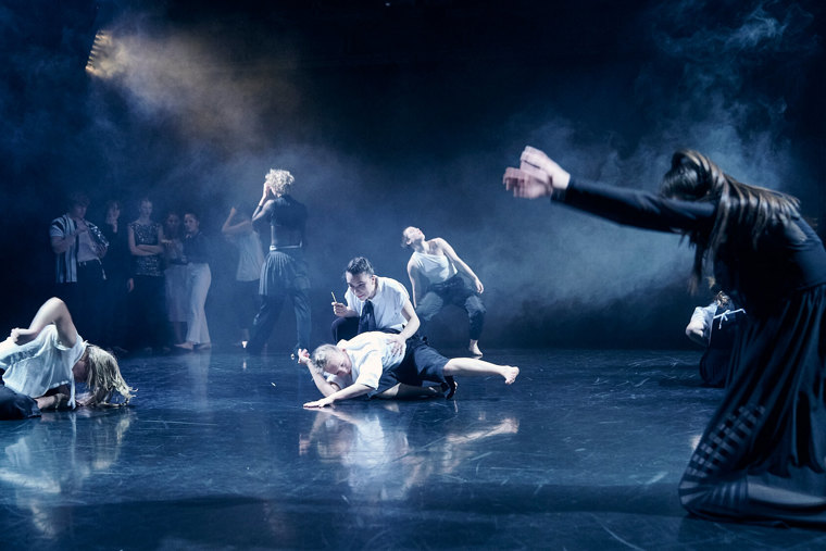 Studenti při představení