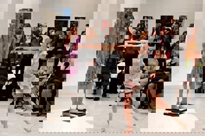 studenti tančí v Národní galerii