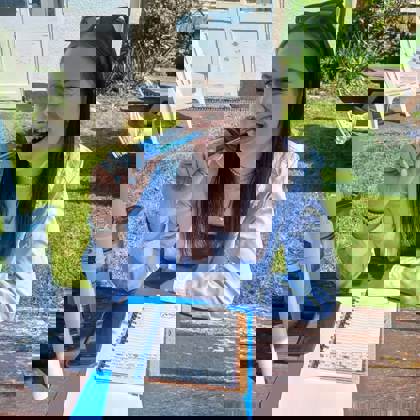 studenti venku v college