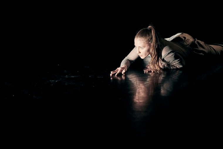 studenti na představení