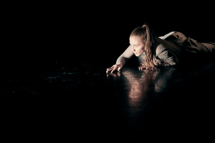 studenti na představení