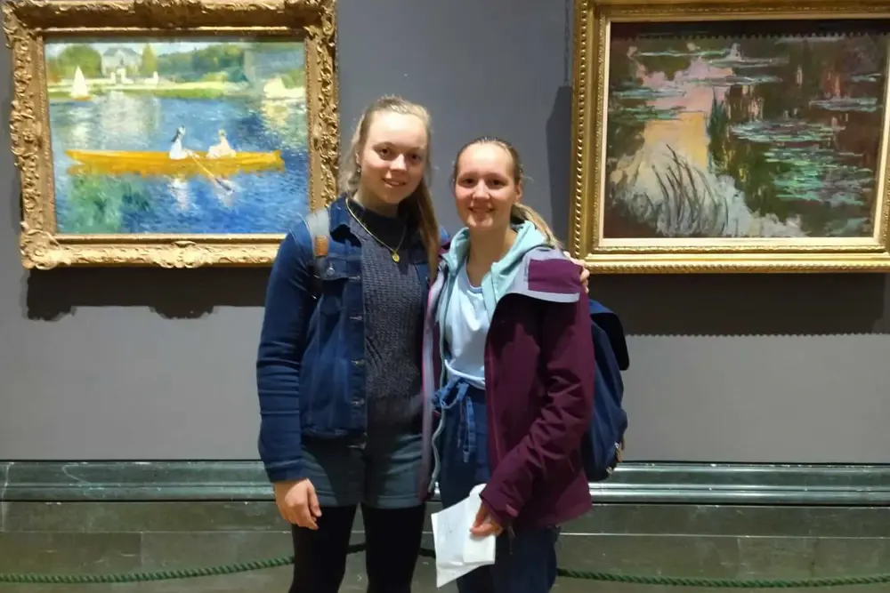 Studentky v galerii