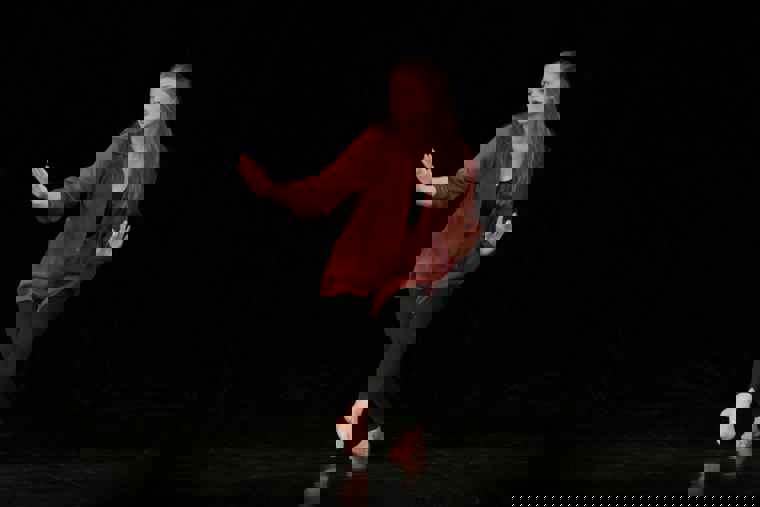 studenti tančí na představení