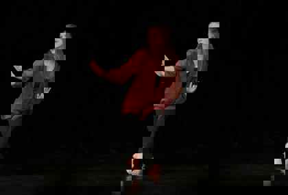 studenti tančí na představení