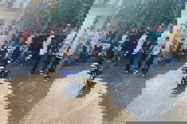 4. ročník při předávání vysvědčení