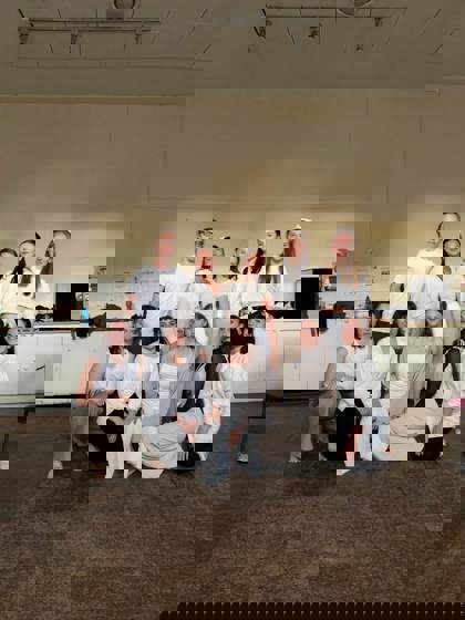 studenti před představením