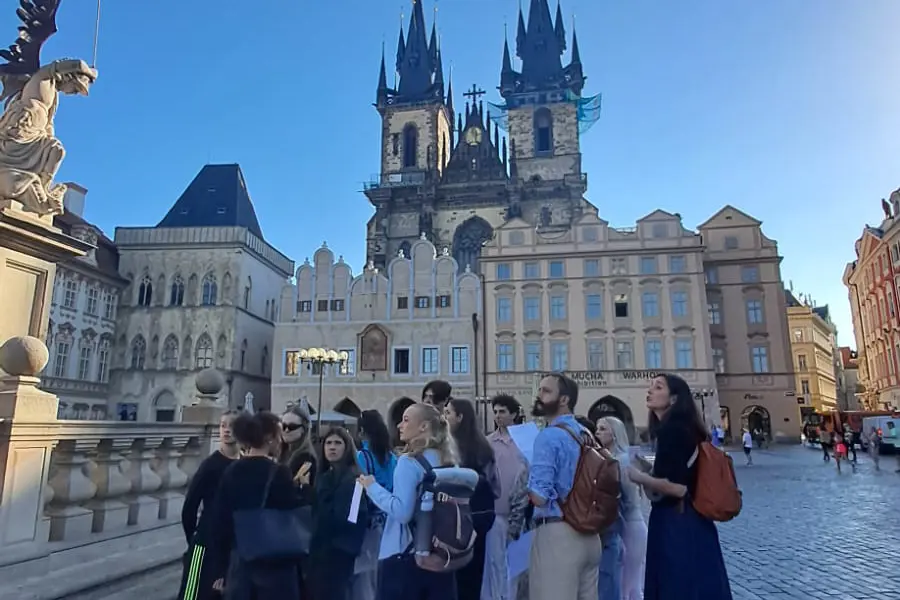 studenti v centu Prahy