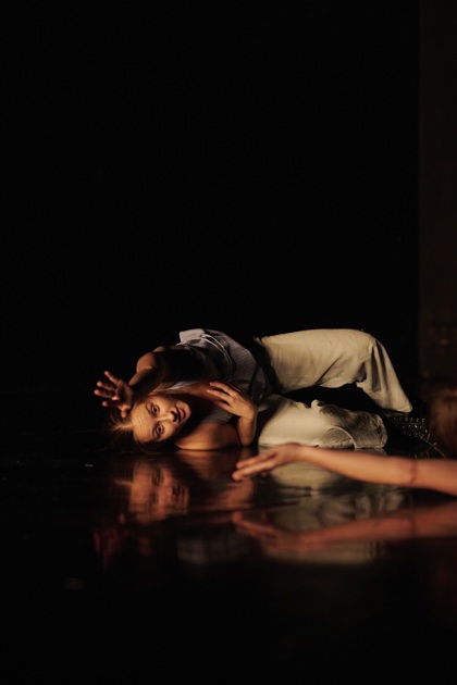 studenti tančí na představení