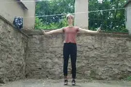 Tanečnice na dvorku