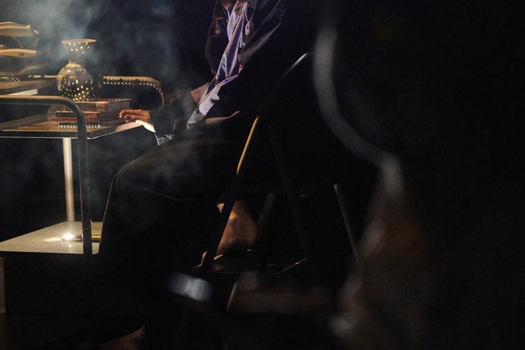 studenti tančí na představení