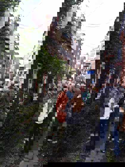 Studenti na procházce Broadstairs