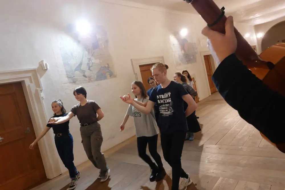 tančící studenti