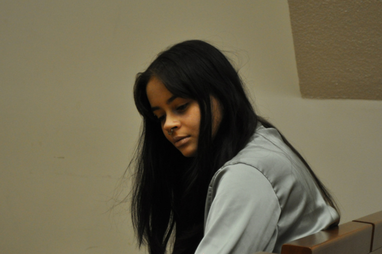 studentka na simulovaném soudu