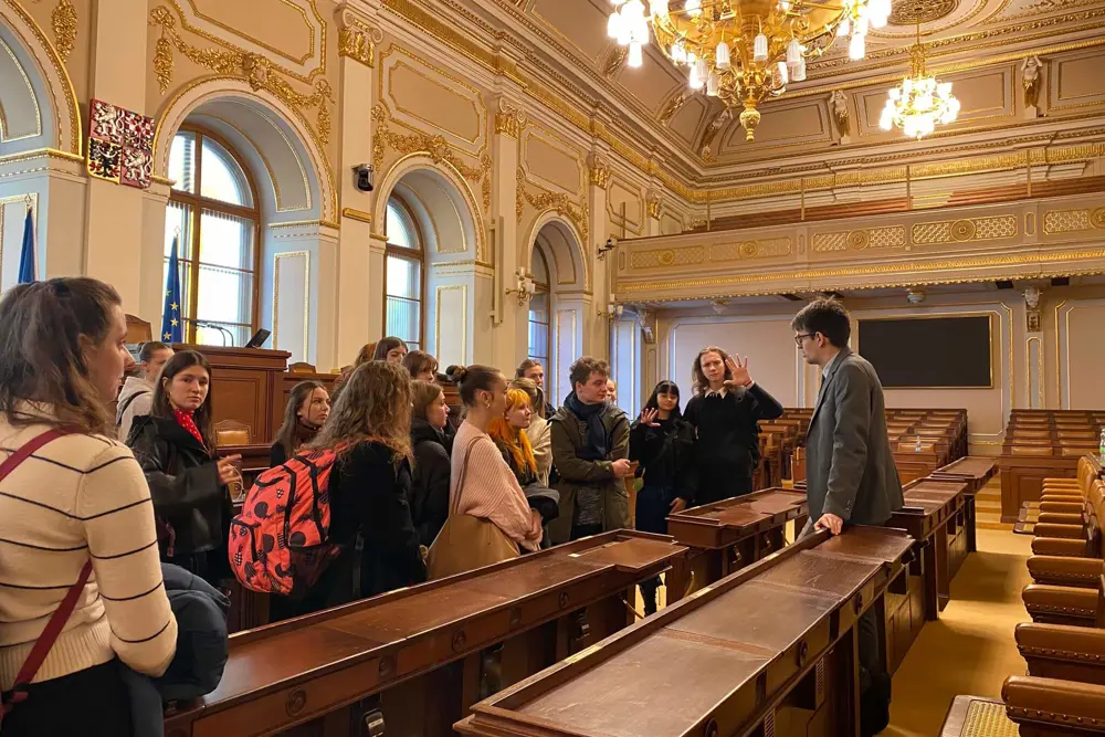 studenti v Poslanecké sněmovně