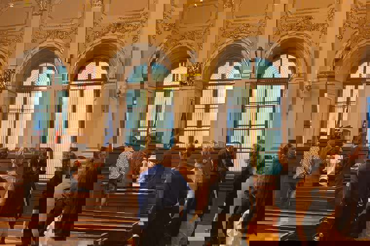 studenti v Poslanecké sněmovně