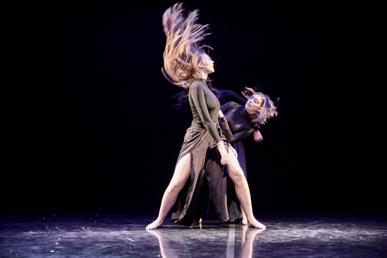 studenti na představení