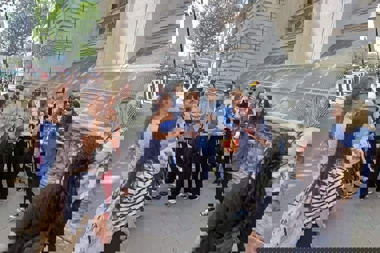 studenti v Londýně