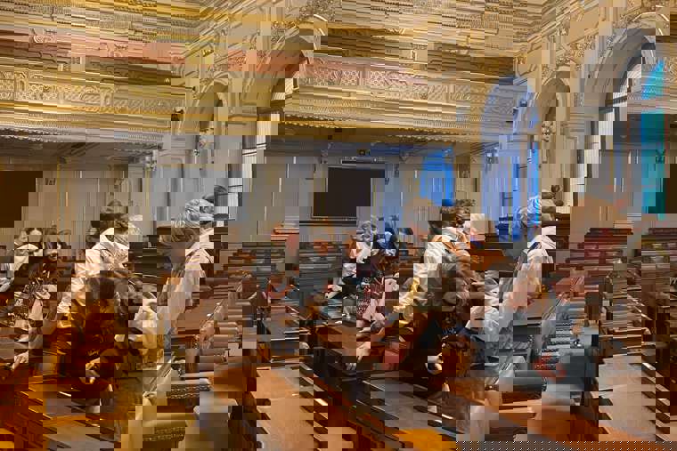 studenti v Poslanecké sněmovně