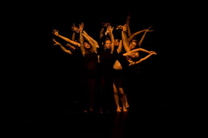 studenti na představení