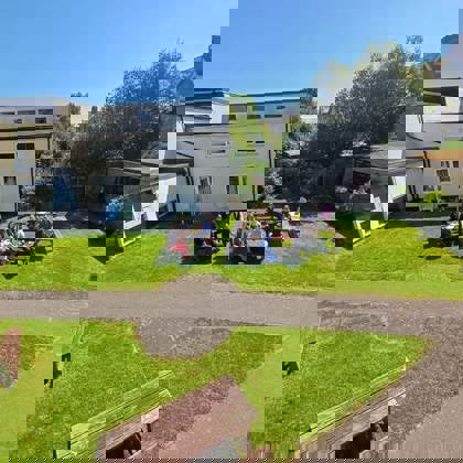 studenti venku v college