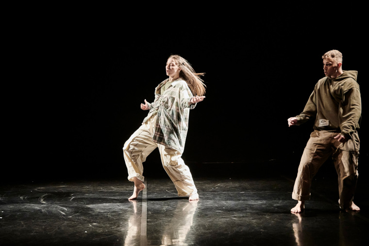 studenti na představení