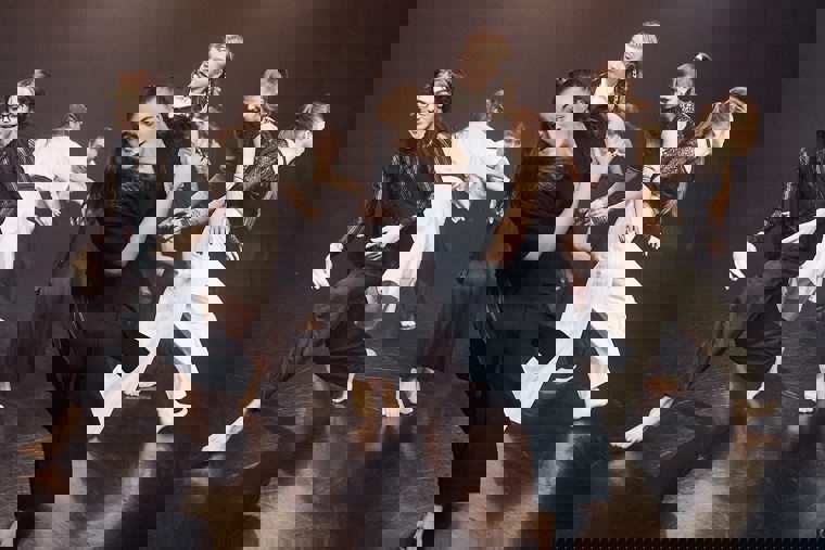 Studenti při představení