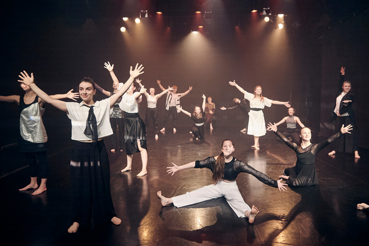 Studenti při představení