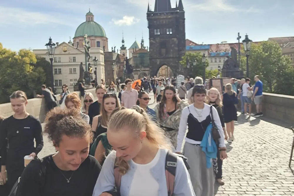 studenti v centu Prahy