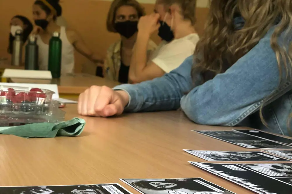 Studenti pracují na workshopu