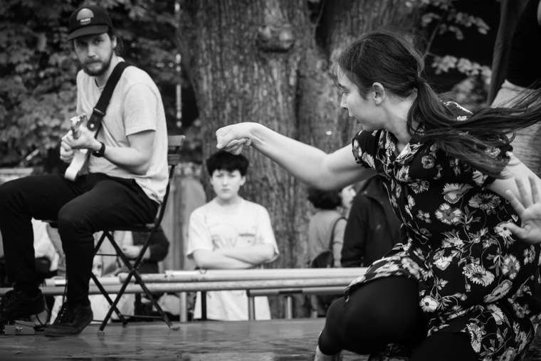 Tančící studentky