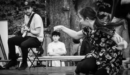 Tančící studentky