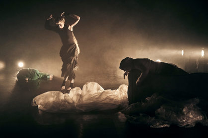 studenti na představení