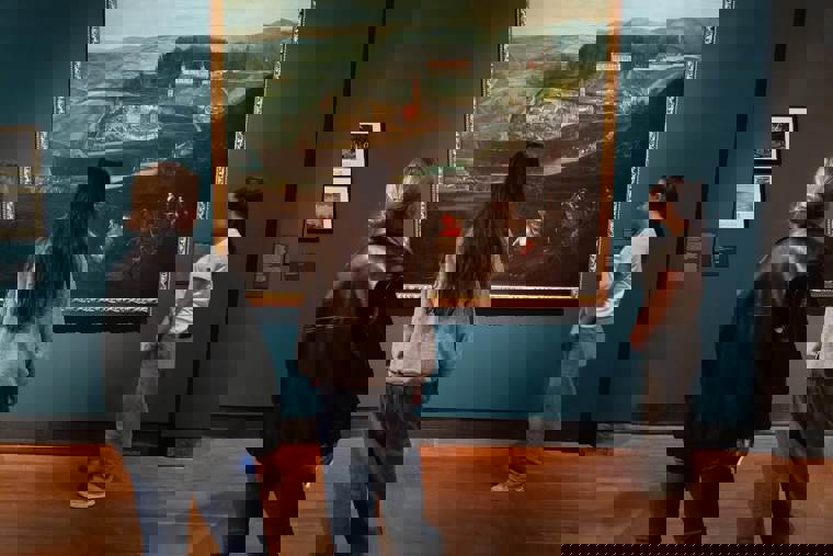 studenti na výstavě