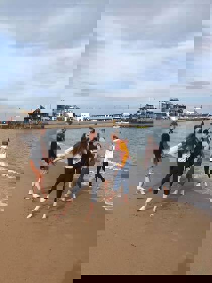 studentky na pláži