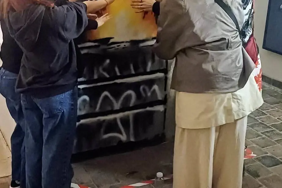 studenti na výstavě