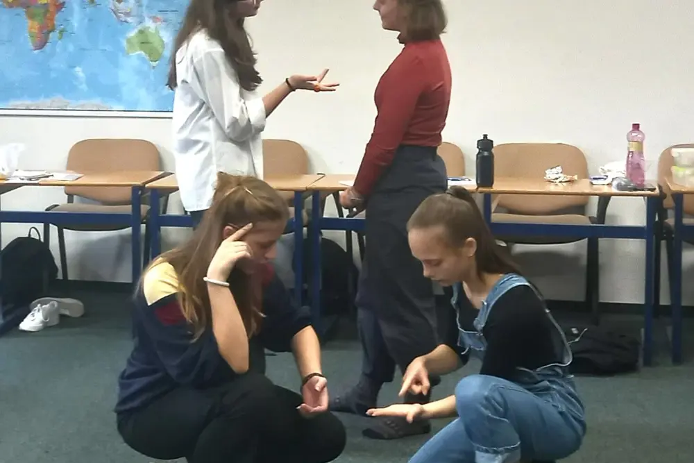 Studenti při workshopu