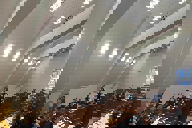 studenti na simulovaném soudním řízení