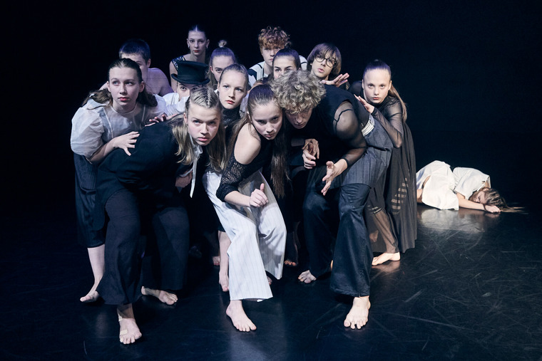 Studenti při představení