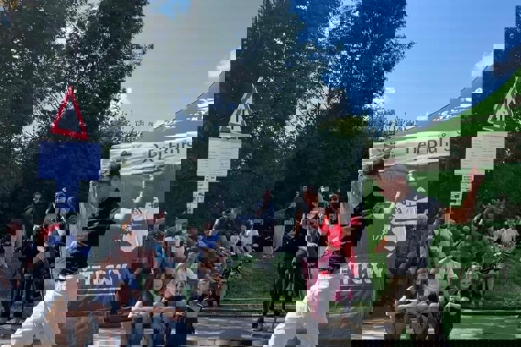 studenti tančí na Braníku sobě