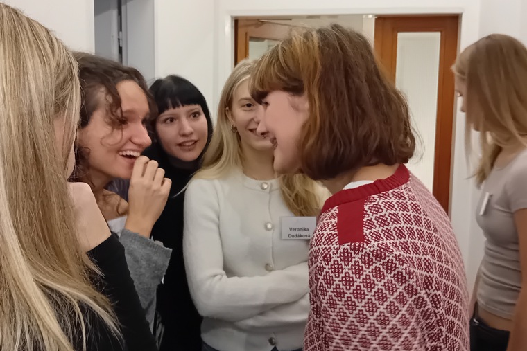 studenti na workshopu