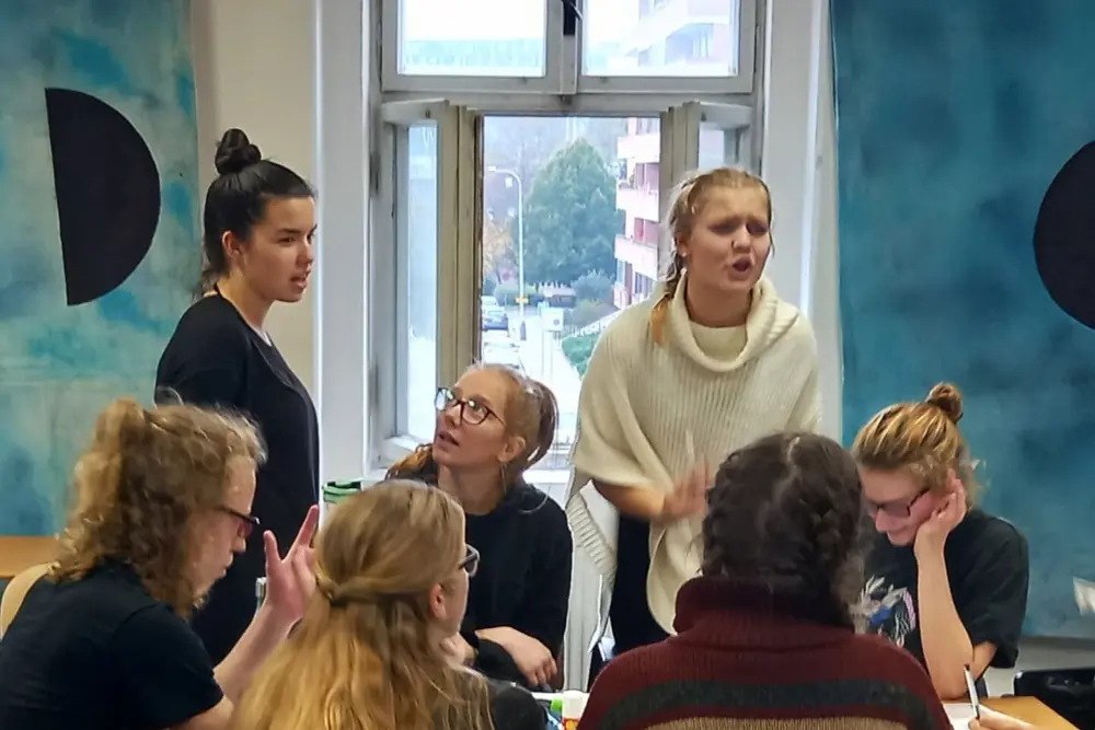 studenti na workshopu