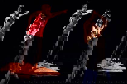 tanečníci při představení