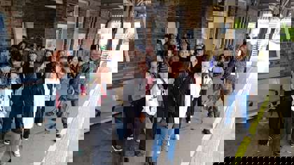 Studenti na procházce Broadstairs