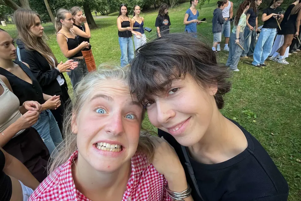 studenti tančí