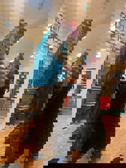 studenti hrají divadlo