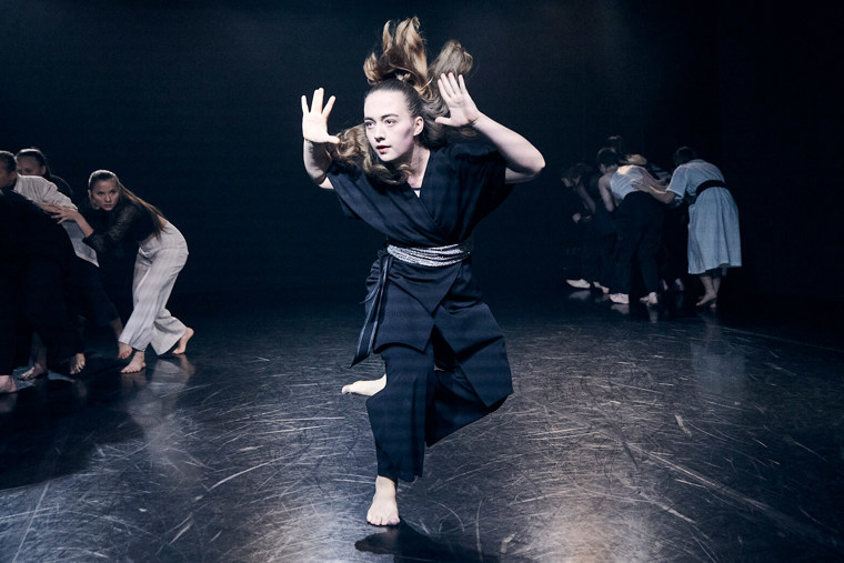 Studenti při představení