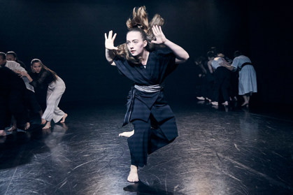 Studenti při představení