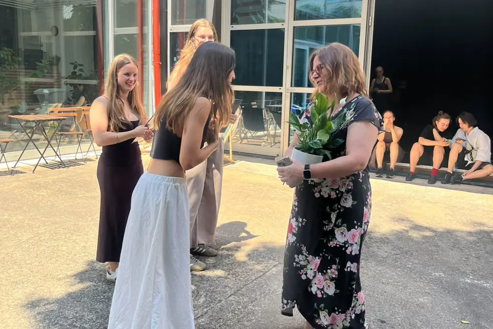 slavnostní předávání diplomů absolventkám