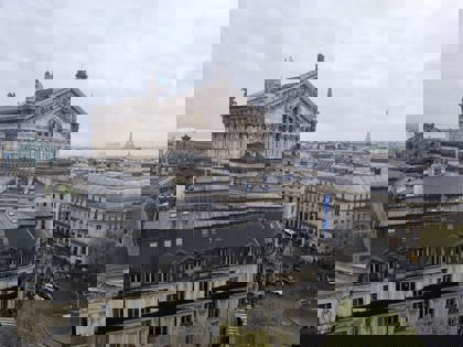 děvčata v Paříži