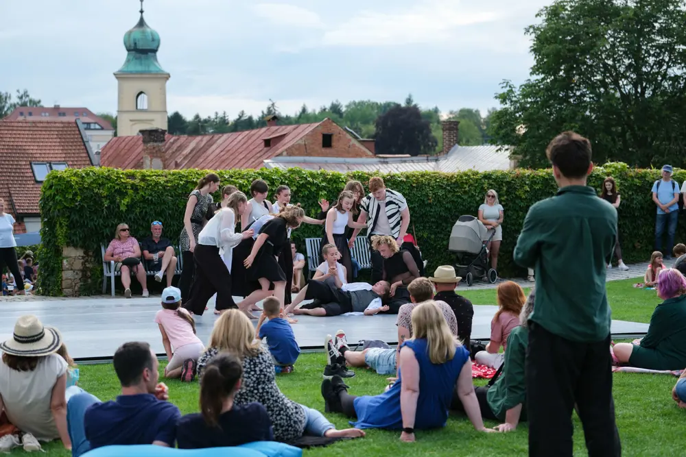studenti tančí v Litomyšli